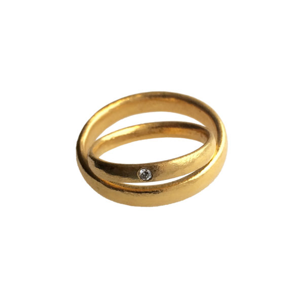 Vielsesringe i 24 karat guld - damering med 0,08 carat brilliant designet af Trine Trier.